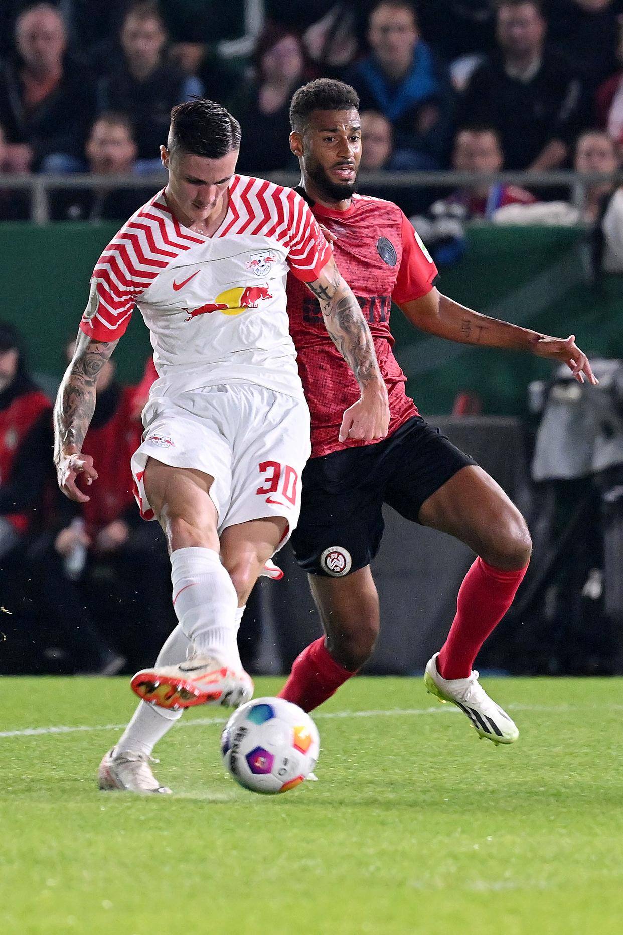 乐动体育-RB莱比锡表现出色，冲击德国足坛巅峰的简单介绍