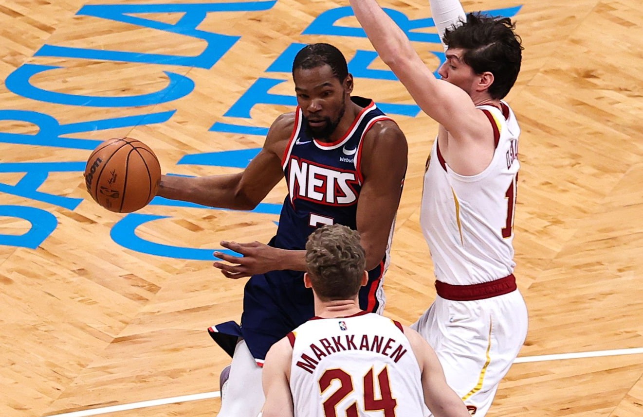 乐动体育-猛龙锋线捉对厮杀守卫连赢逆袭跻身前十的简单介绍