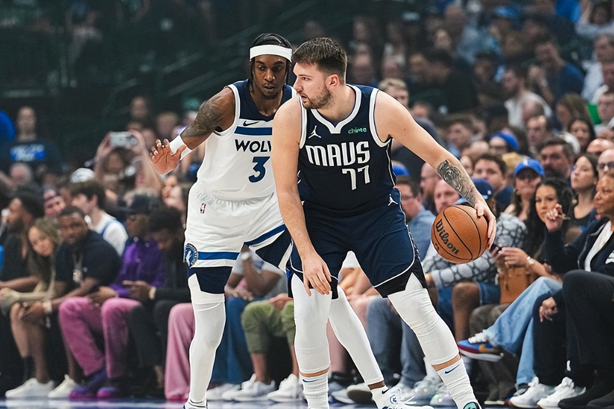 关于阿尔科尔孔主场大捷，豪取三分站上积分榜的信息